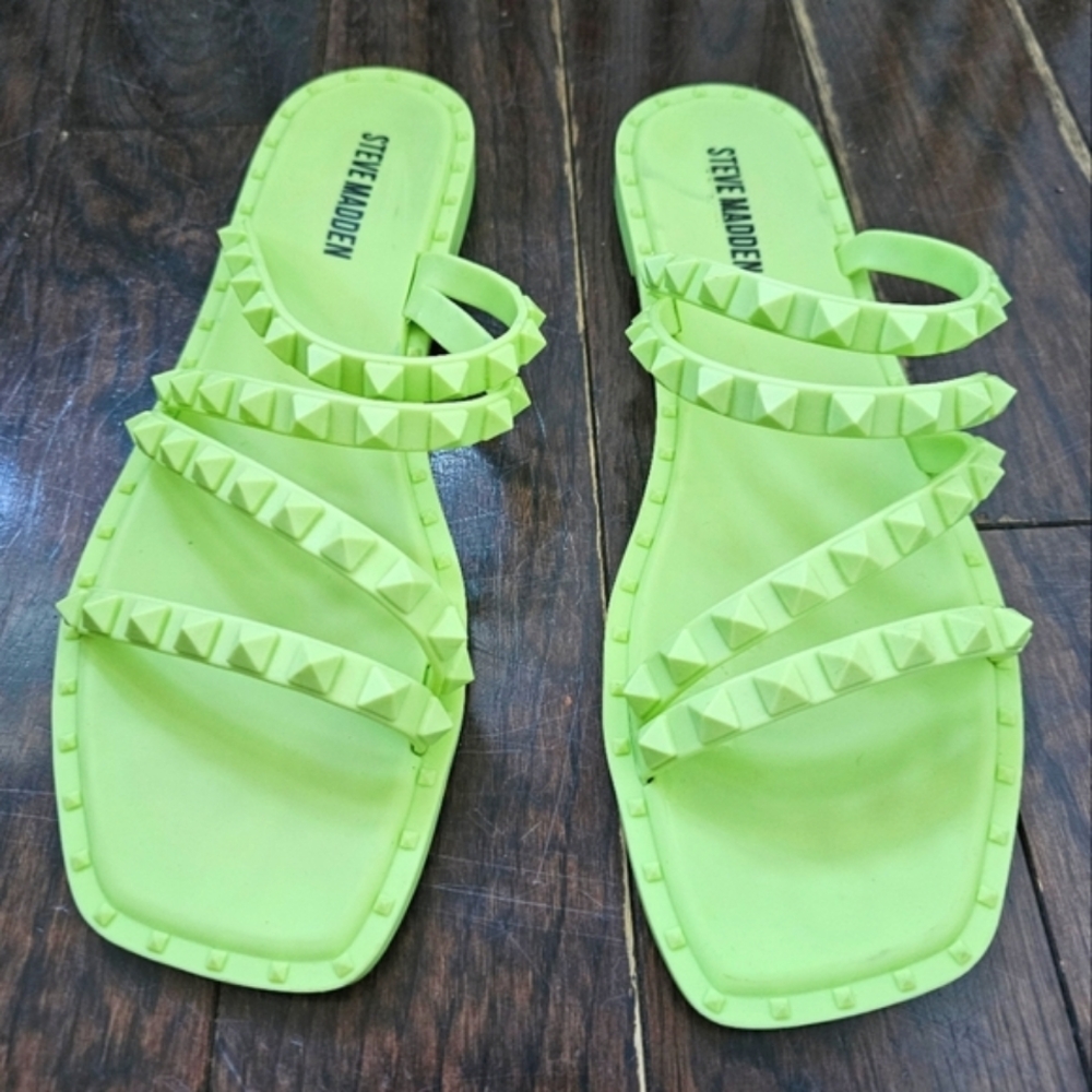 Steve Madden Sz 7 Lime Green Skyler J Slip On Studded Slide Sandals